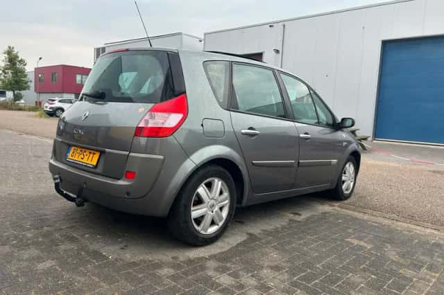 Renault Scénic (2004) thumbnail 6