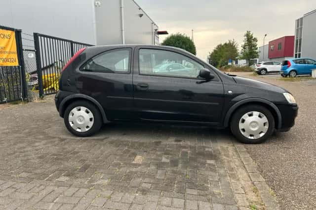 Opel Corsa (2003) thumbnail 5