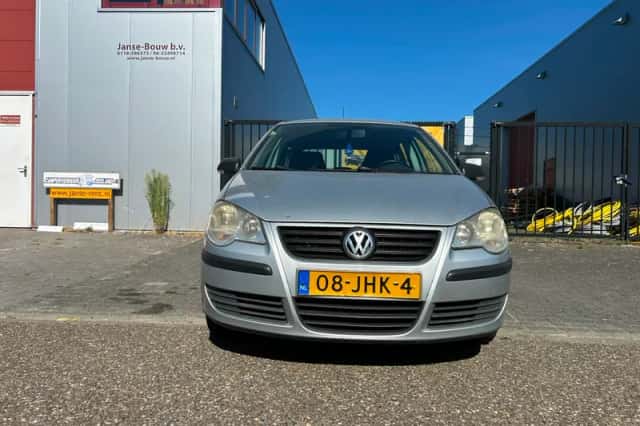 Volkswagen Polo (2009) thumbnail 3