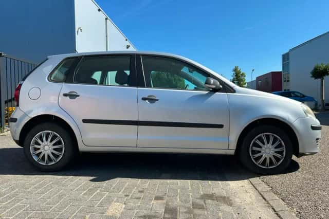 Volkswagen Polo (2009) thumbnail 5