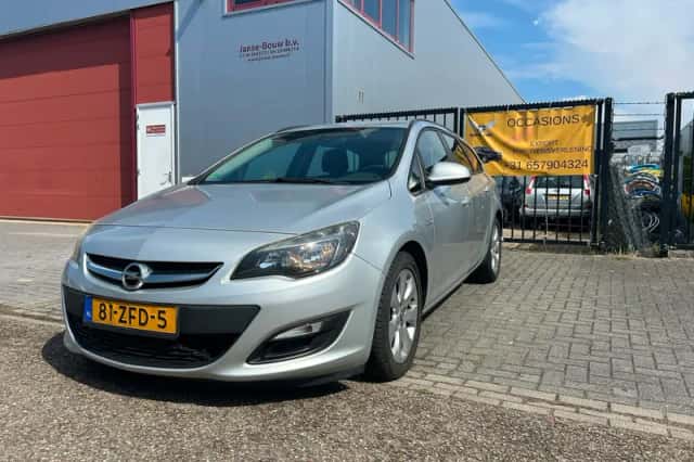 Opel Astra Sports Tourer (2012) thumbnail 1