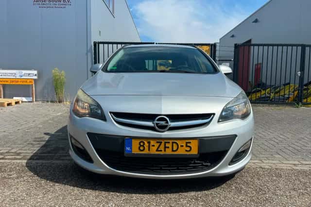 Opel Astra Sports Tourer (2012) thumbnail 2