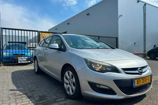 Opel Astra Sports Tourer (2012) thumbnail 3