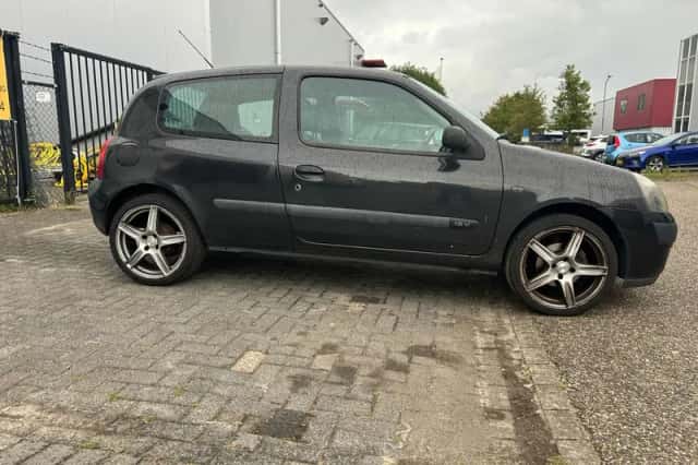 Renault Clio (2002) thumbnail 4