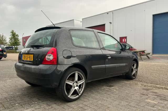 Renault Clio (2002) thumbnail 5