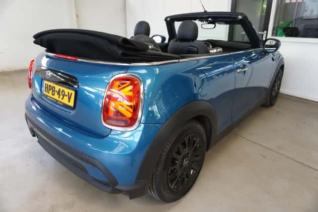 MINI Cooper (2023) thumbnail 3
