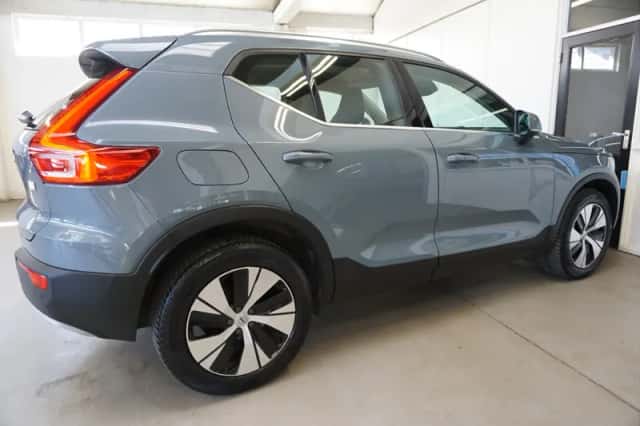 Volvo XC40 (2022) thumbnail 3