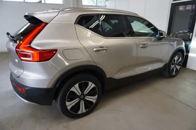 Volvo XC40 (2023) thumbnail 3