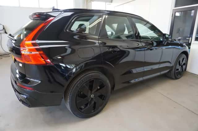 Volvo XC60 (2023) thumbnail 3