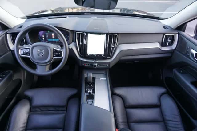 Volvo XC60 (2023) thumbnail 4