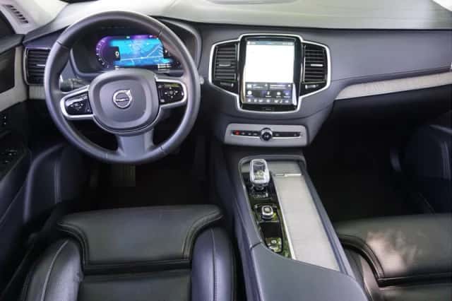 Volvo XC90 (2023) thumbnail 4