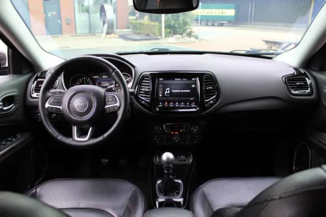 Jeep Compass (2018) thumbnail 2