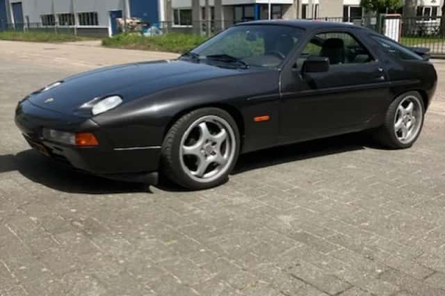 Porsche 928 (1985) thumbnail 1