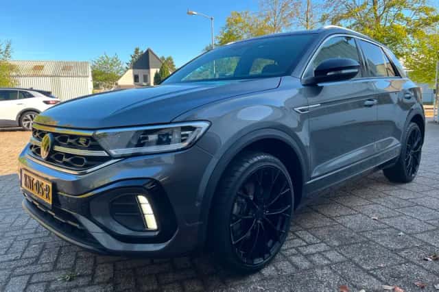 Volkswagen T-Roc (2023) thumbnail 1