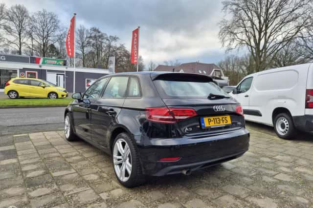 Audi A3 (2017) thumbnail 2
