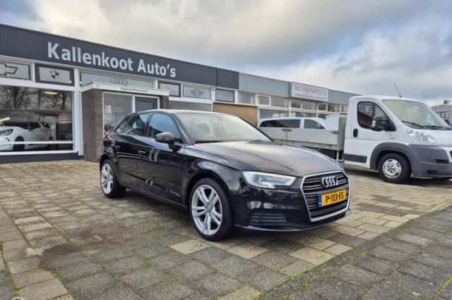 Audi A3 (2017) thumbnail 3