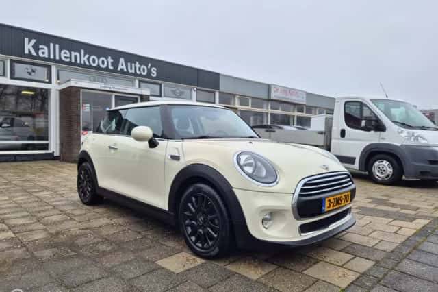 MINI One (2015) thumbnail 3