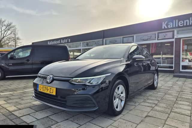 Volkswagen Golf (2021) thumbnail 1