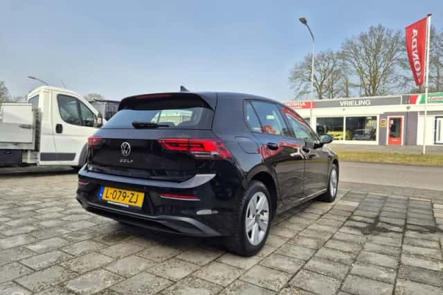 Volkswagen Golf (2021) thumbnail 4