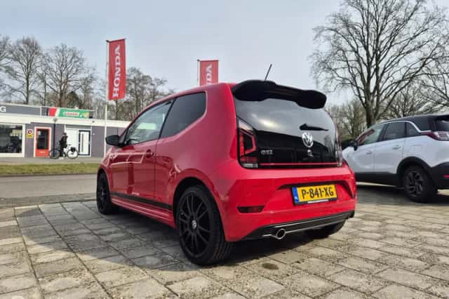 Volkswagen Up! (2018) thumbnail 2