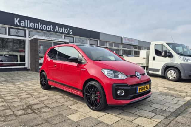 Volkswagen Up! (2018) thumbnail 3