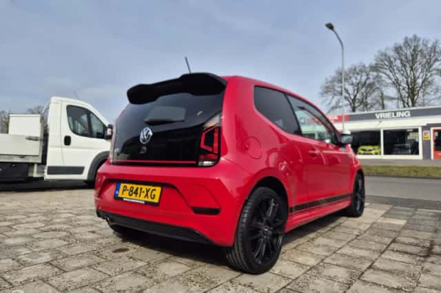 Volkswagen Up! (2018) thumbnail 4