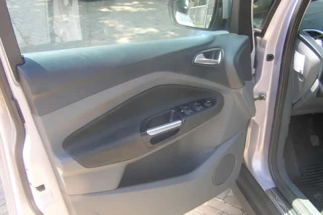 Ford C-Max (2011) thumbnail 6