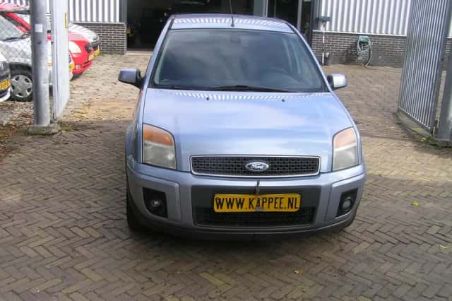Ford Fusion (2008) thumbnail 2