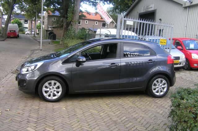 Kia Rio (2012) thumbnail 4