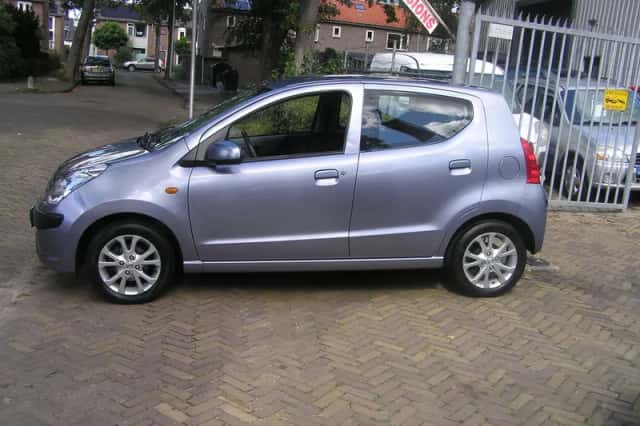 Nissan Pixo (2010) thumbnail 4
