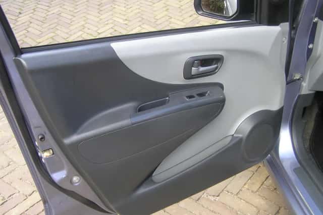 Nissan Pixo (2010) thumbnail 6