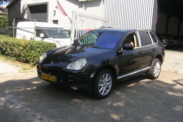 Porsche Cayenne (2003) thumbnail 1