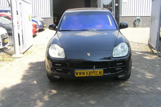 Porsche Cayenne (2003) thumbnail 2