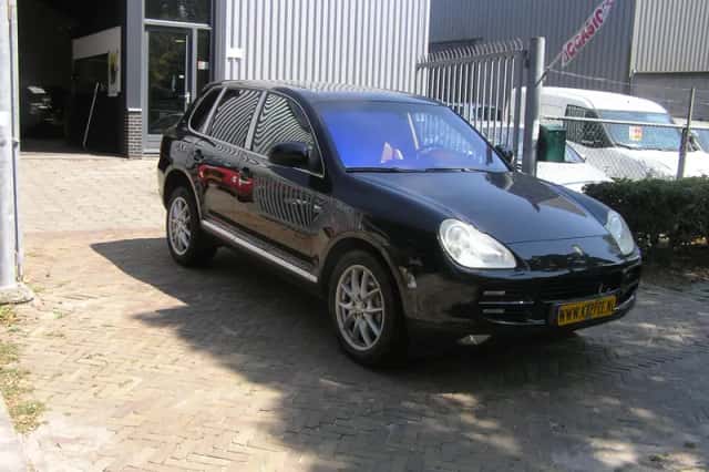 Porsche Cayenne (2003) thumbnail 3