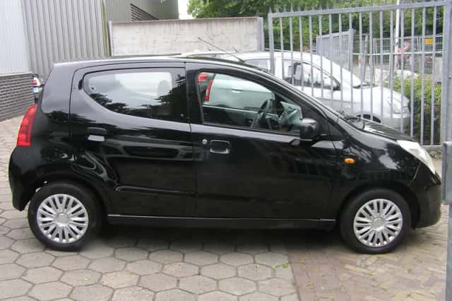 Suzuki Alto (2011) thumbnail 5