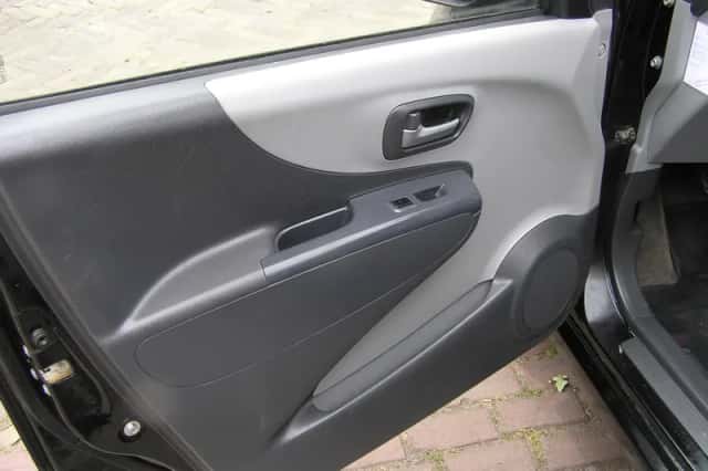 Suzuki Alto (2011) thumbnail 6