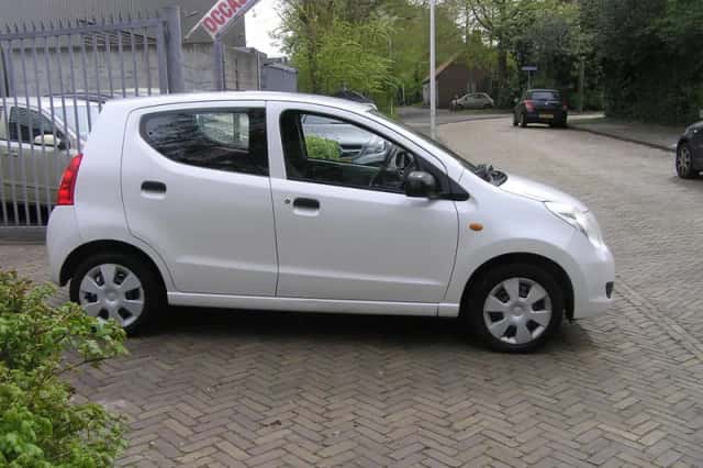 Suzuki Alto (2010) thumbnail 5