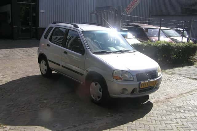 Suzuki Ignis (2001) thumbnail 3