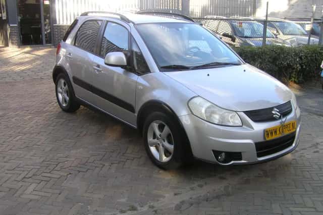 Suzuki SX4 (2008) thumbnail 3