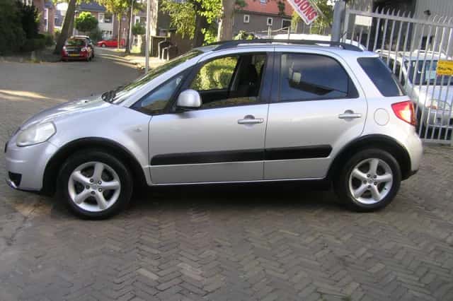 Suzuki SX4 (2008) thumbnail 4