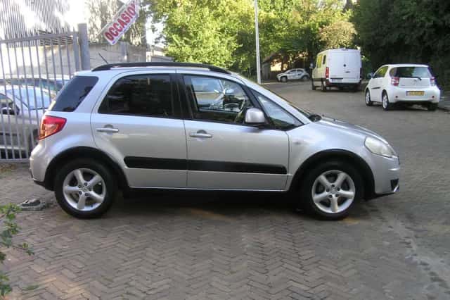 Suzuki SX4 (2008) thumbnail 5