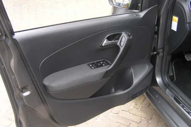 Volkswagen Polo (2013) thumbnail 6
