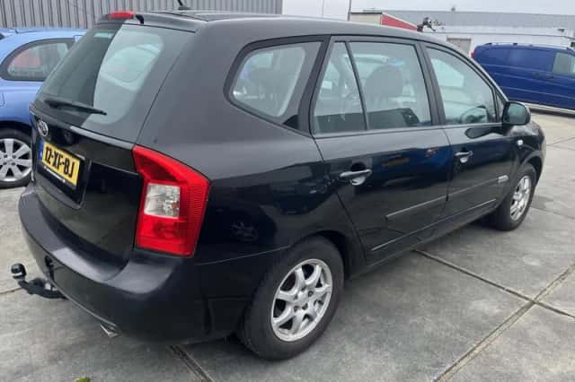 Kia Carens (2007) thumbnail 3