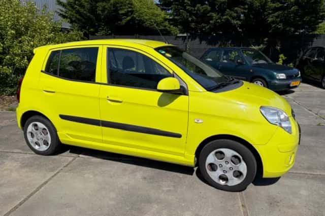 Kia Picanto (2010) thumbnail 3