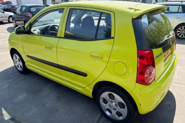 Kia Picanto (2010) thumbnail 5
