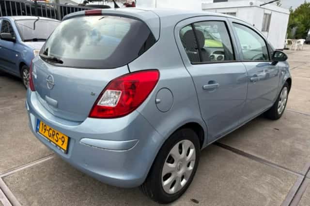Opel Corsa (2008) thumbnail 3
