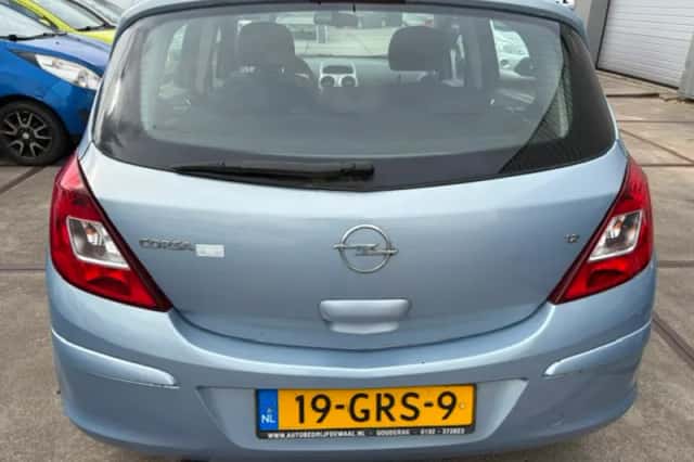 Opel Corsa (2008) thumbnail 4