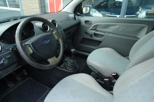Ford Fiesta (2003) thumbnail 5