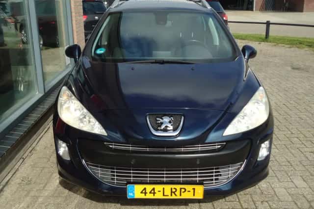 Peugeot 308 (2010) thumbnail 3