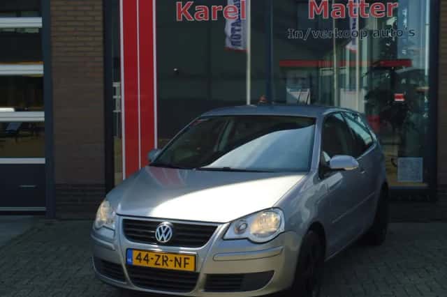 Volkswagen Polo (2008) thumbnail 1